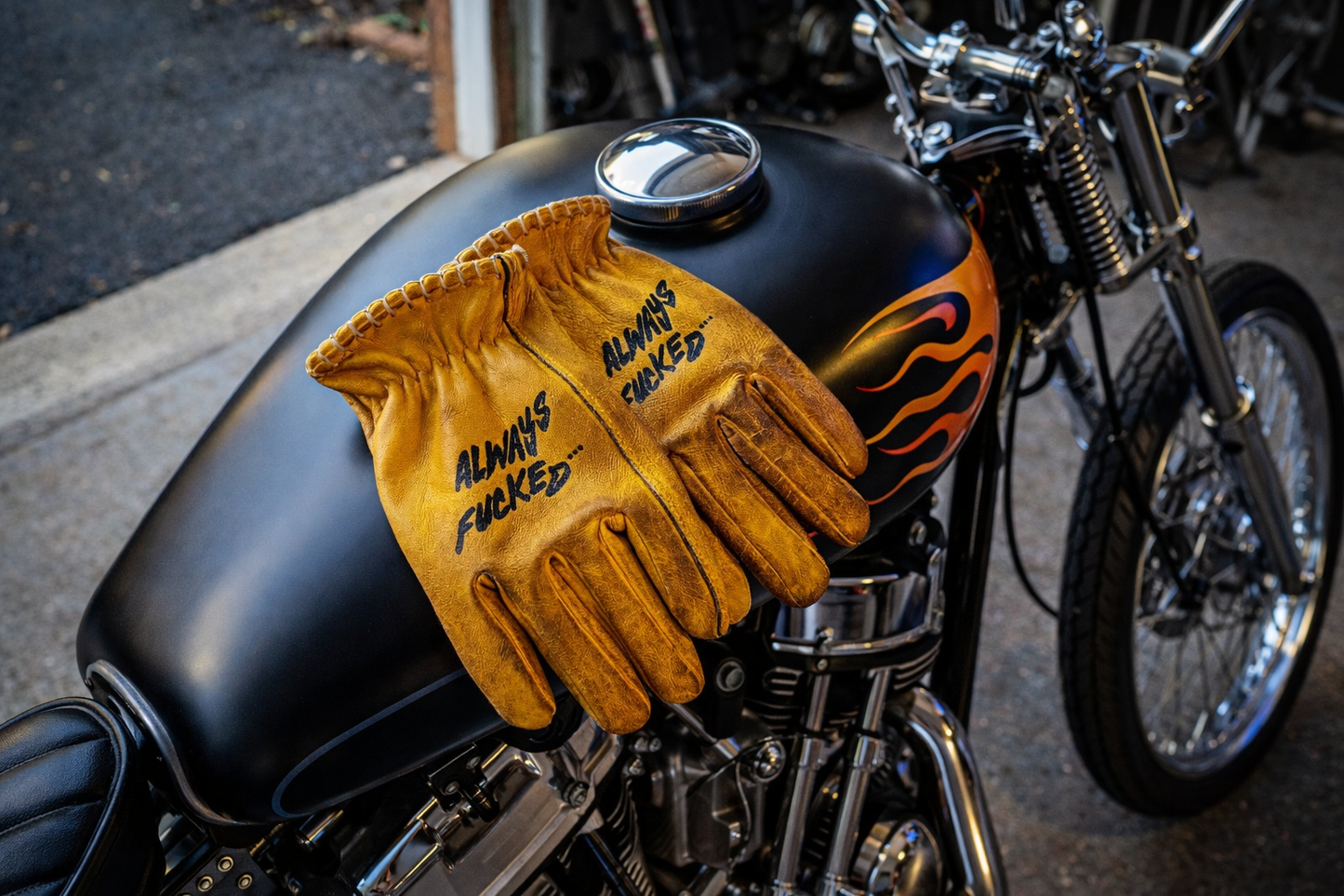 Gloves "Lucky" collab with BONESHAKERS team